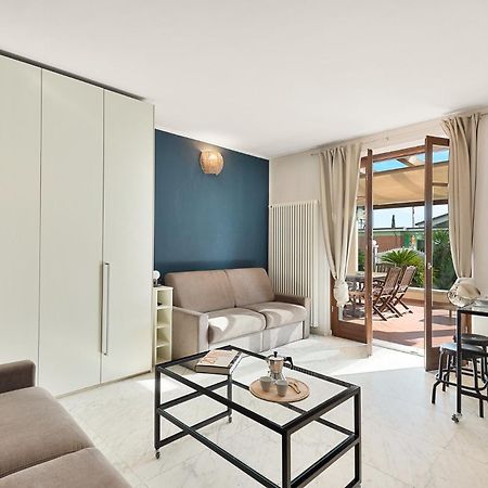 Splendido Monolocale Con Spazioso Giardino E Veranda A 500 Mt Dal Mare Marina Di Carrara Eksteriør billede
