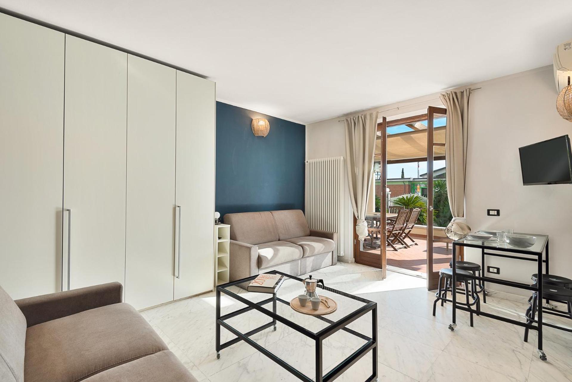 Splendido Monolocale Con Spazioso Giardino E Veranda A 500 Mt Dal Mare Marina Di Carrara Eksteriør billede
