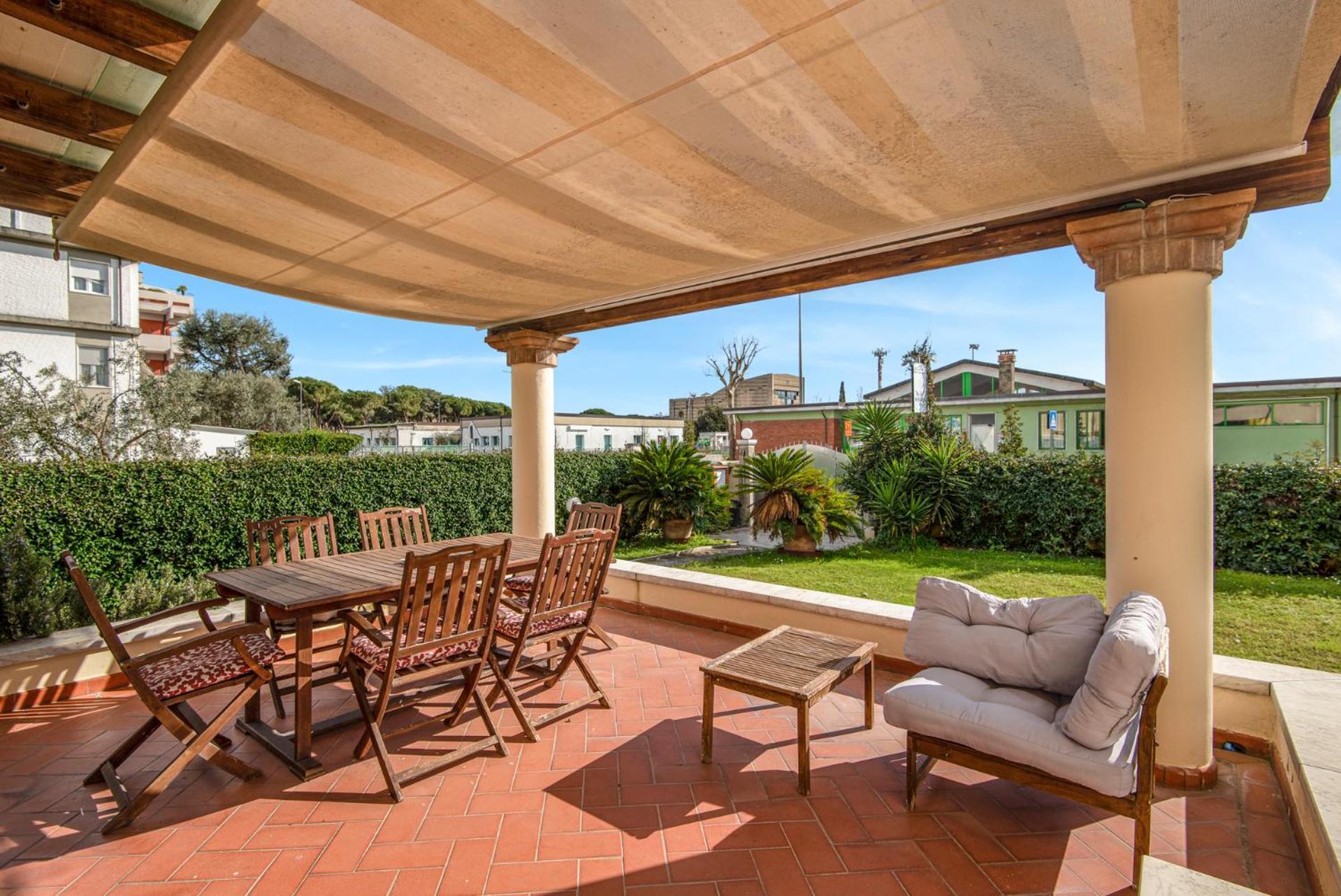 Splendido Monolocale Con Spazioso Giardino E Veranda A 500 Mt Dal Mare Marina Di Carrara Eksteriør billede
